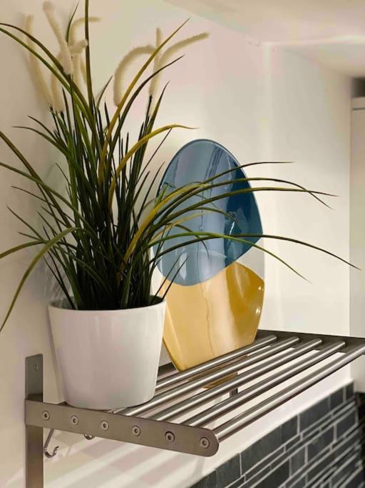 Mumbles - Modern Apartment With Panoramic Sea Views Oystermouth Exterior foto