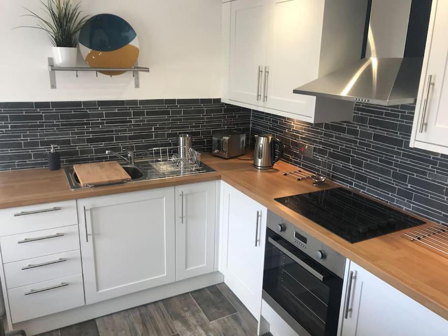 Mumbles - Modern Apartment With Panoramic Sea Views Oystermouth Exterior foto