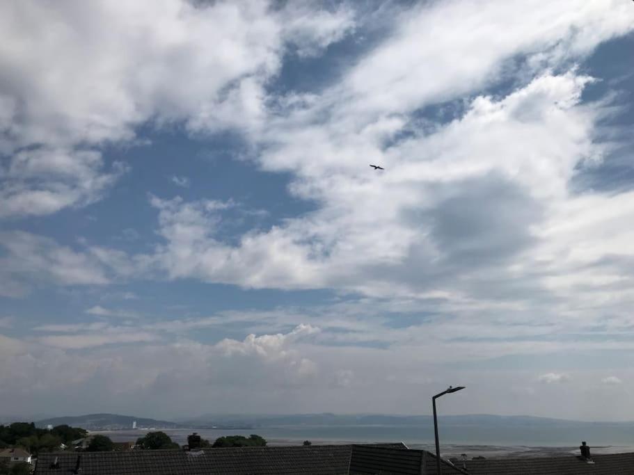 Mumbles - Modern Apartment With Panoramic Sea Views Oystermouth Exterior foto